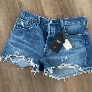 NWT 501 Shorts - size 33